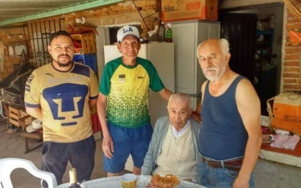 Con familiares y amigos compartió el pan y la salÓSCAR GARAGUI